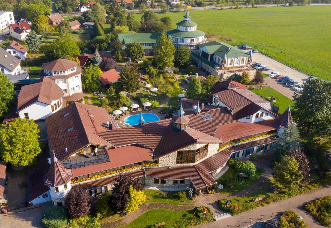 Wellnesshotel Seeschloesschen - Privat- Spa & Naturresort Зенфтенберг Экстерьер фото