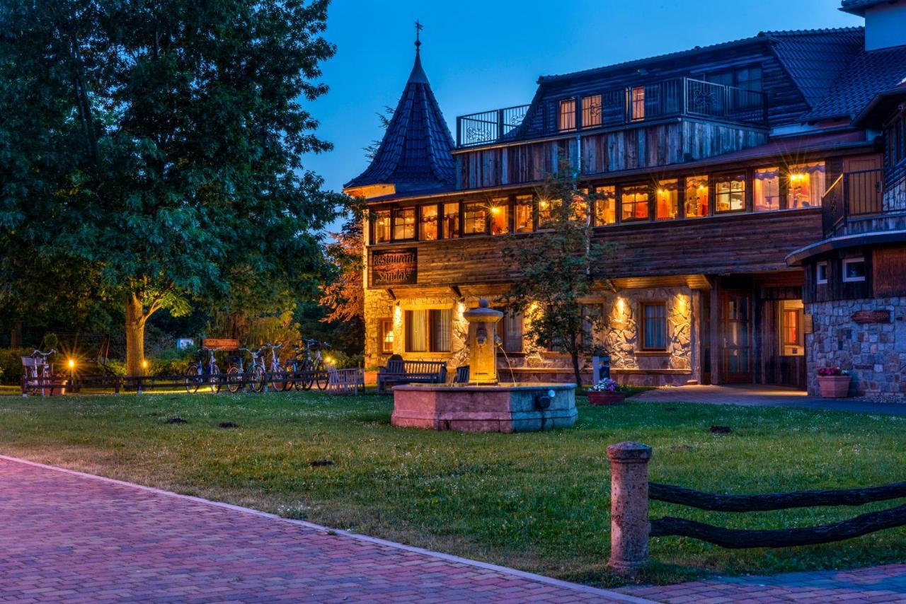 Wellnesshotel Seeschloesschen - Privat- Spa & Naturresort Зенфтенберг Экстерьер фото